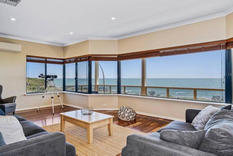 Absolute Oceanfront Escape - Stayed 3