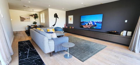 Absolute Waterfront With Oversized Private Terrace - Stayed 3