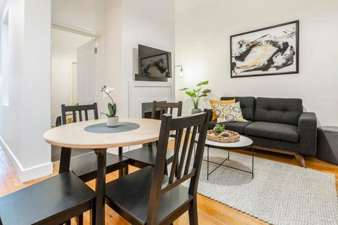 A Carlton Classic - Quaint Inner-City Getaway - Stays Accommodation 0