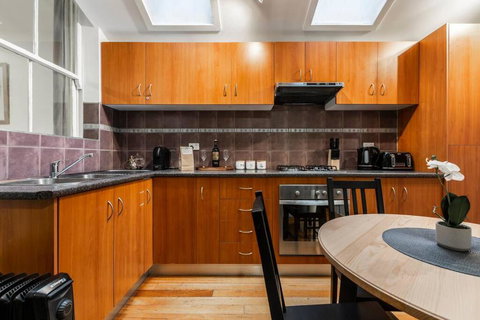 A Carlton Classic - Quaint Inner-City Getaway - Stays Accommodation 2