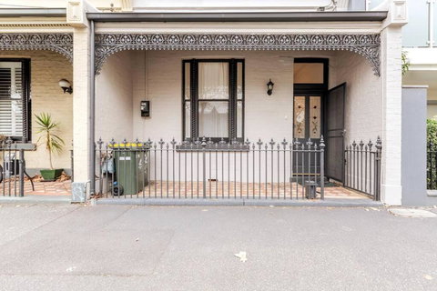 A Carlton Classic - Quaint Inner-City Getaway - Stays Accommodation 4