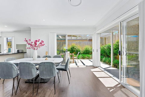 AirCabin - Norwest - Luxury Lovely - 4 Beds House - Stays Accommodation 2