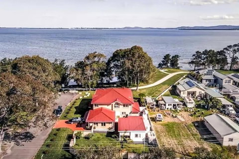 Aircabin - Tuggerawong - Lake Front - 9 Beds House - Stays Accommodation 0
