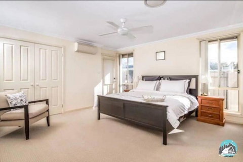 Aircabin - Tuggerawong - Lake Front - 9 Beds House - Stays Accommodation 2