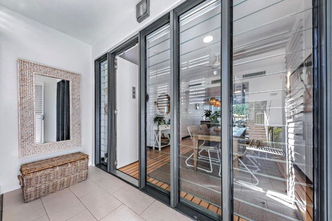 Airlie Breezes At The Boathouse - Stayed 3