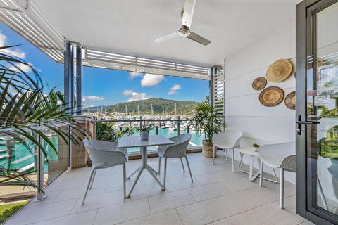 Airlie Breezes At The Boathouse - Stayed 1