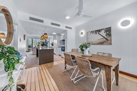 Airlie Breezes At The Boathouse - Stayed 4