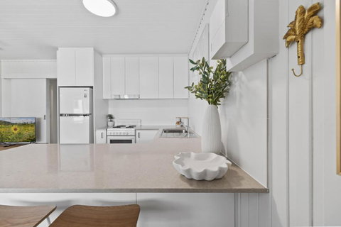 Alex Beachside Pet Friendly 2 Bed Apartment - Stays Accommodation 4