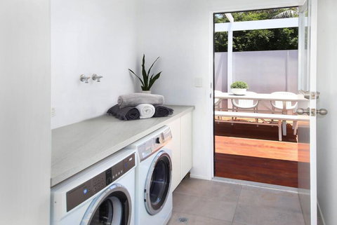 Alex Heads Beach Haven - Stays Accommodation 2