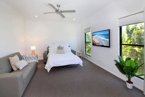 Alex Heads Beach Haven - Stays Accommodation 3