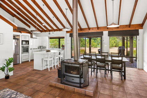 Amaroo - Stays Accommodation 3