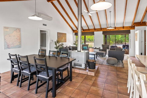 Amaroo - Stays Accommodation 2