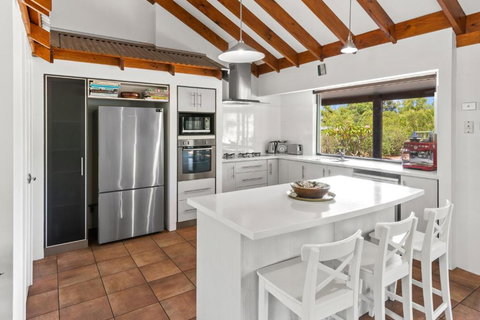 Amaroo - Stays Accommodation 4