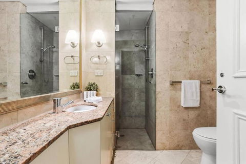 Amazing Apartment In Sydney CBD With Rooftop Pool - Stayed 4