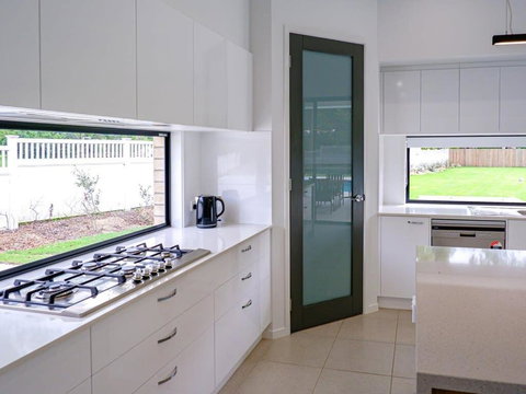 Amazing House Big Swimming Pool BBQ - Stays Accommodation 3