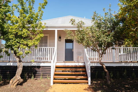 Ampersand Estates - Stayed 1