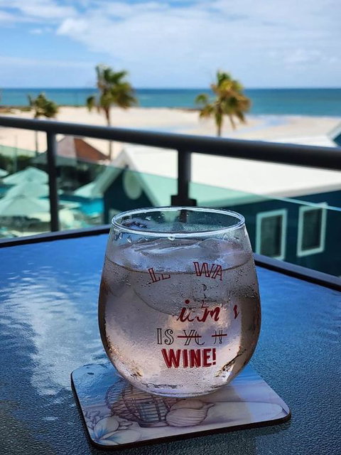 AN OCEAN,BEACHFRONT AND POOL VIEW Apartment 210 - Stays Accommodation 3