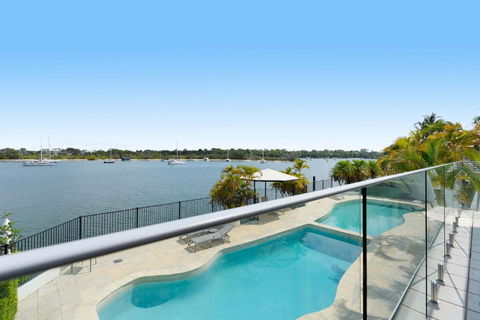 Aqua Linea 3 Noosa Parade 82 - Stayed 2