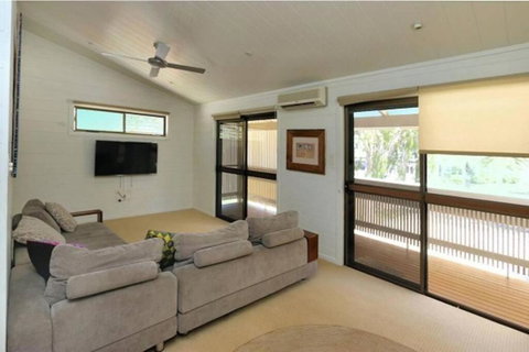 Archies Beach Abode - Stays Accommodation 2