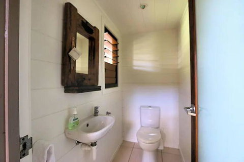 Archies Beach Abode - Stays Accommodation 4