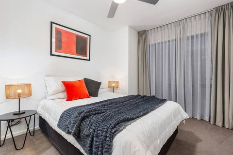 Astral Apartments. Spacious 2 Bed, 2 Bath Apartment In A Great Location. - Stays Accommodation 3