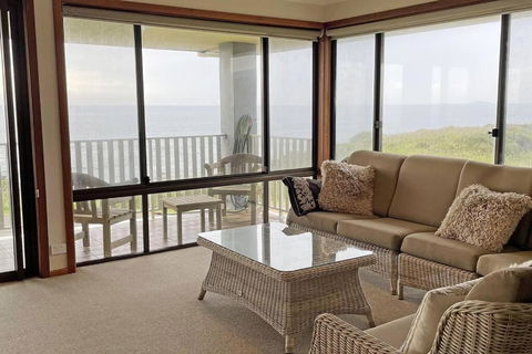 Augusta Beachfront - Watch The Whales Go By - Stayed 4