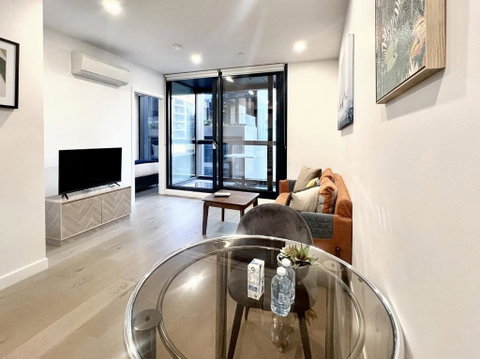 Aura On Lonsdale - Stayed 4