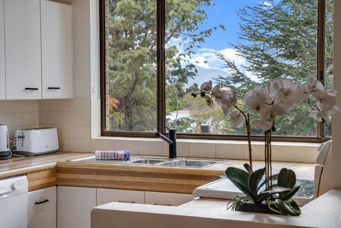 Avalanche 3 - 3BR Apartment L Central Location L Balcony L WiFi - Stays Accommodation 3