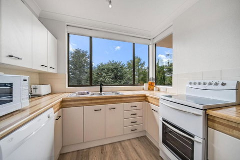 Avalanche 3 - 3BR Apartment L Central Location L Balcony L WiFi - Stays Accommodation 4