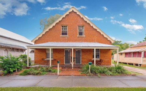 Azile 1875 Heritage Victorian Duplex - Stayed 3