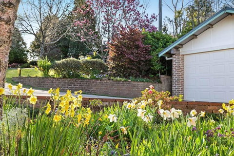 Azimuth - Spacious Family Retreat With City Views - Stayed 2