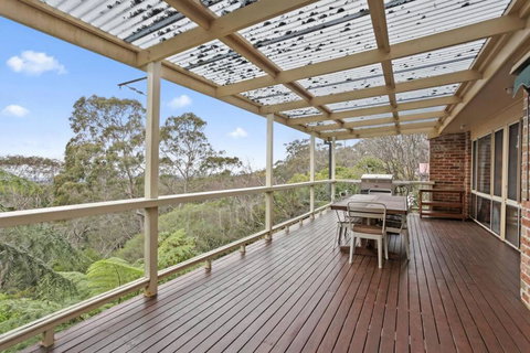Azimuth - Spacious Family Retreat With City Views - Stayed 3