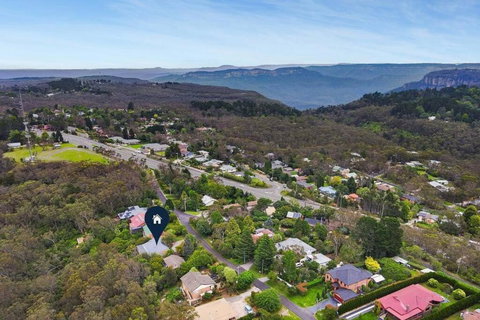 Azimuth - Spacious Family Retreat With City Views - Stayed 4