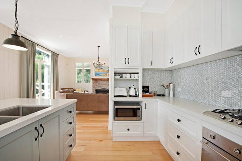 Apollo Bay Oceanview Mountain Retreat, Pet Friendly, EV Station, Fireplace - Stays Accommodation 2