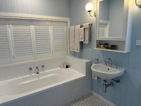 B & B On The Water - Stays Accommodation 2