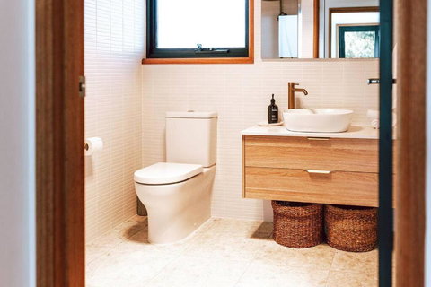 B E R T I E - Central Bicheno - Stays Accommodation 4