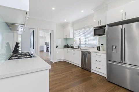 Back Beach Serenity - Expansive Home With Games Area - Stays Accommodation 4