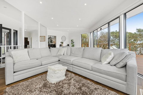 Back Beach Serenity - Expansive Home With Games Area - Stays Accommodation 2