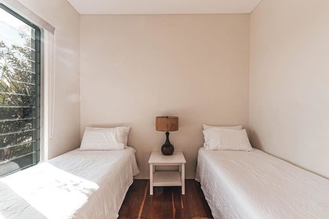 BAY PROPERTIES . The Big Chill - Stays Accommodation 3