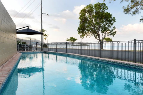 Whitsunday Waterfront Apartments - Stays Accommodation 1