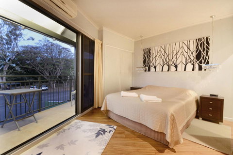 Whitsunday Waterfront Apartments - Stays Accommodation 3