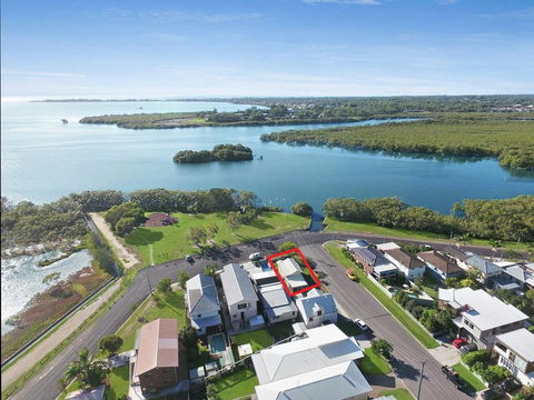 Absolute Waterfront - Stayed 12