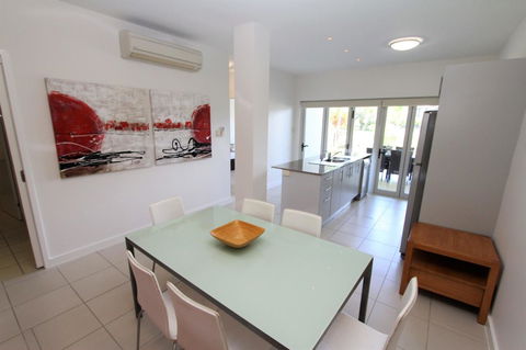 Beachside Apartment 5 - Stayed 2