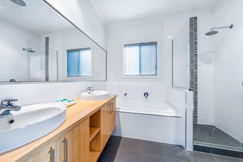 Viewpoint Holiday Home - Cannonvale - Stayed 13