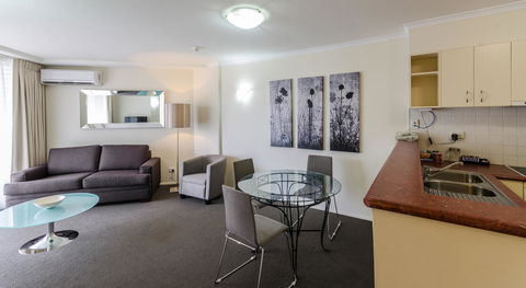 West End Central Apartments - Stayed 21