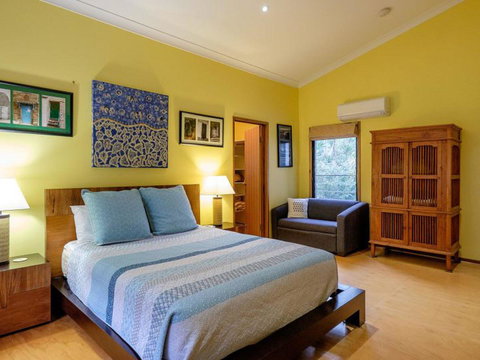 Five Bimba (Tractor House) - Stays Accommodation 6