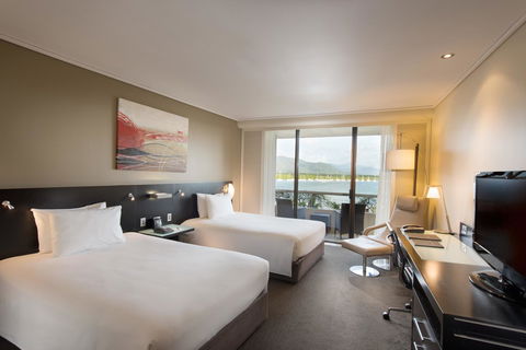 Hilton Cairns - Stayed 1
