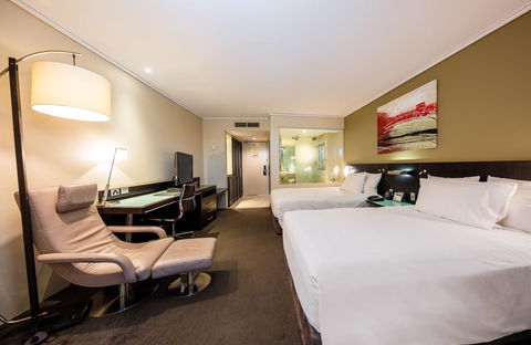 Hilton Cairns - Stayed 11