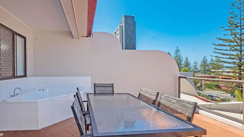 Burleigh On The Beach - Stayed 27