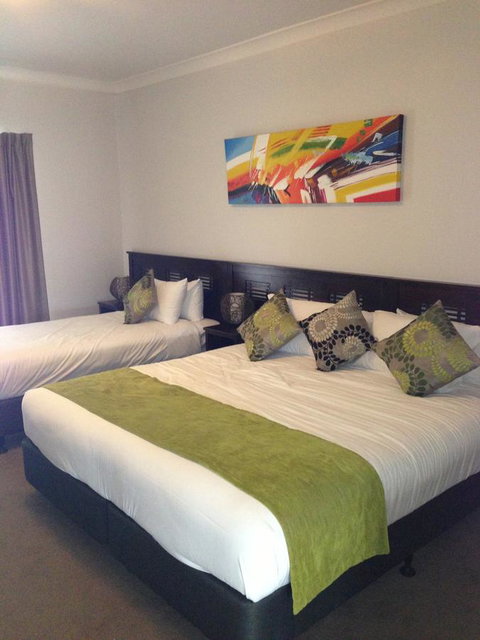 Alexandra Hills Hotel - Stays Accommodation 16